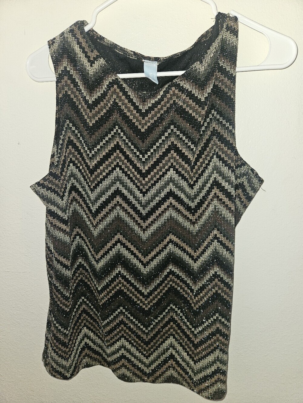 Next To Love Womans Sleeveless Chevron Print Blouse